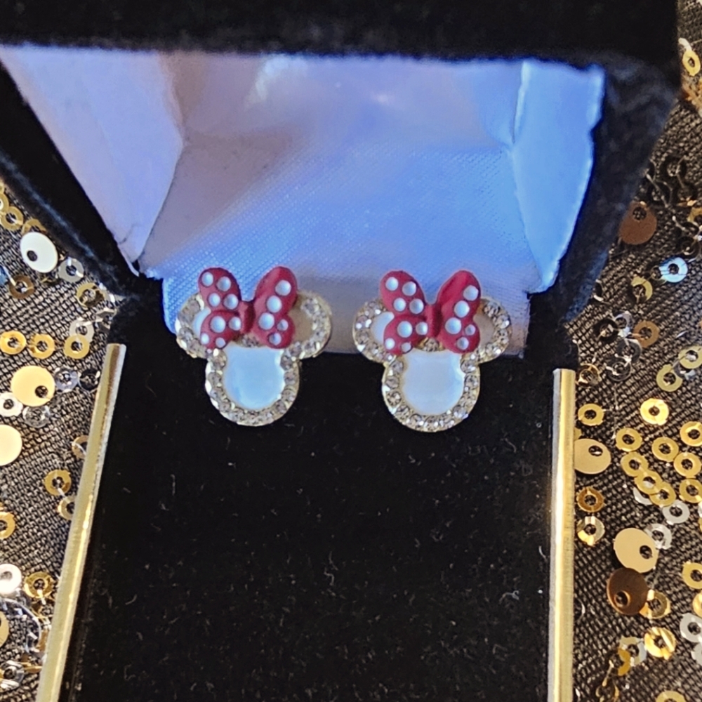 Minnie Mouse stud earrings